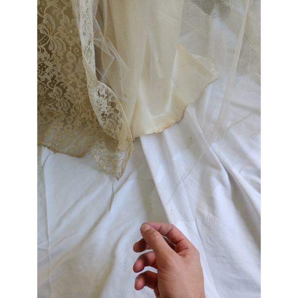 60s‎ Taupe Lace Wedding Dress - Picture 7 of 10